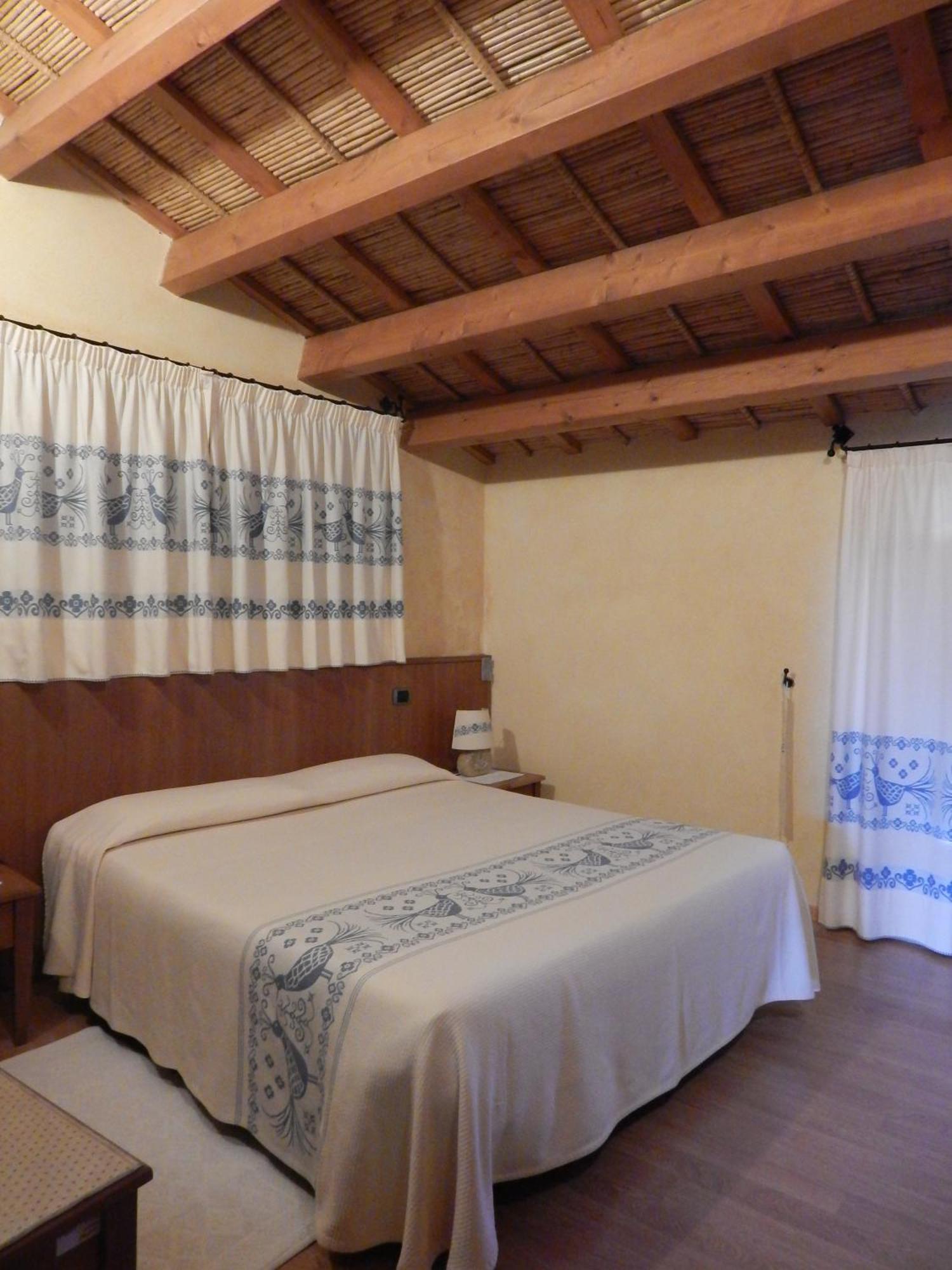 Hotel Villa Canu Кабрас Номер фото